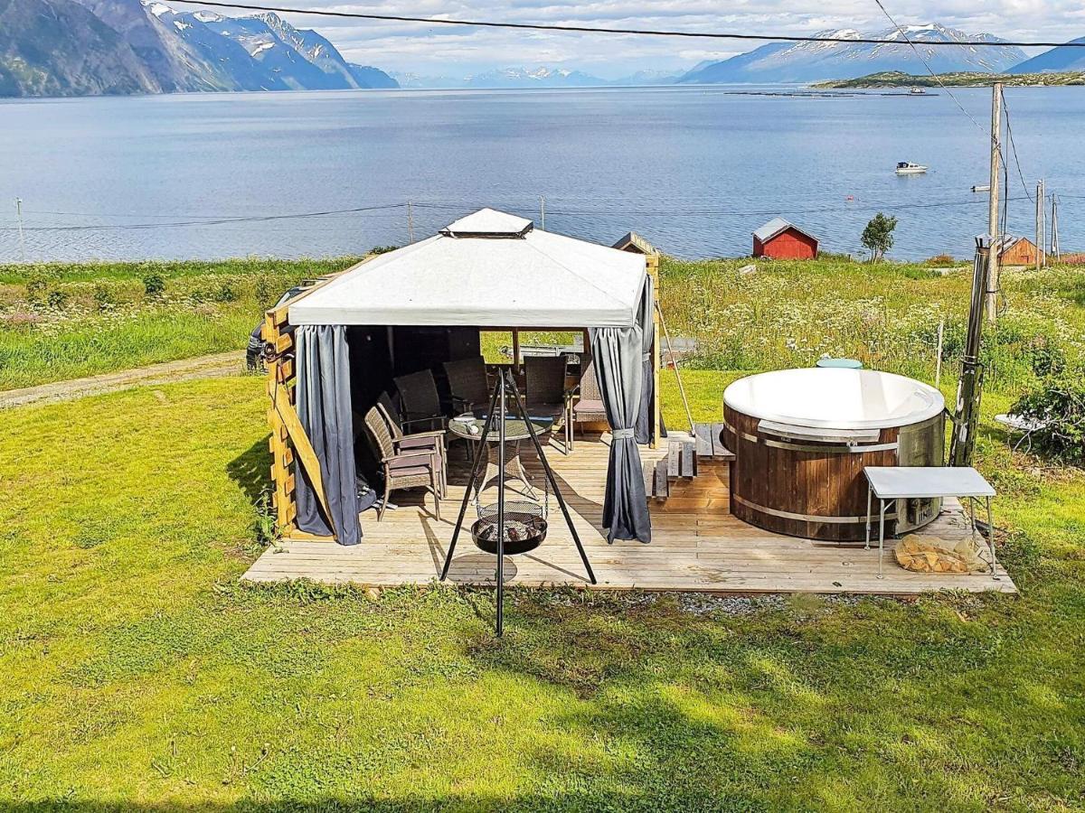 10 Person Holiday Home In Lyngseidet Exterior foto